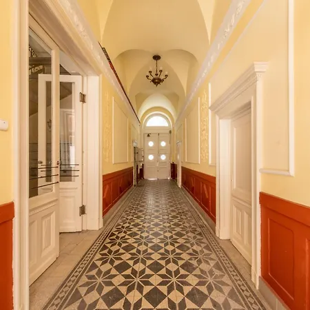 Liana-luxury And Flat Appartamento Budapest