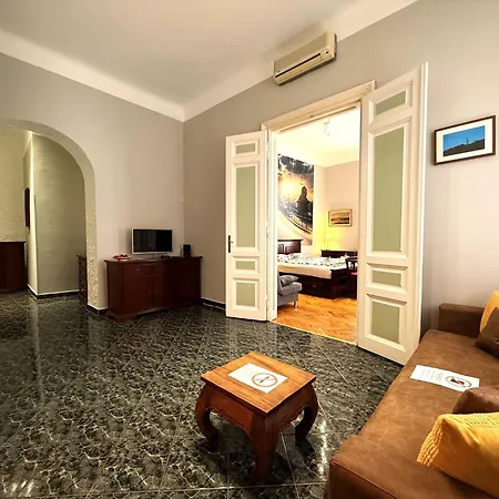 Liana-luxury And Flat *
