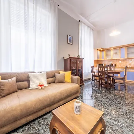 Liana-luxury And Flat *