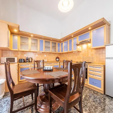 Liana-luxury And Flat Budapest