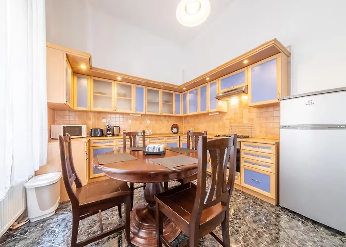 Liana-luxury And Flat Budapest